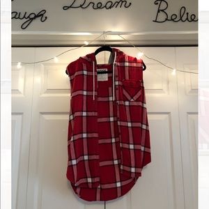 Garage - plaid vest w/ hood (size M)